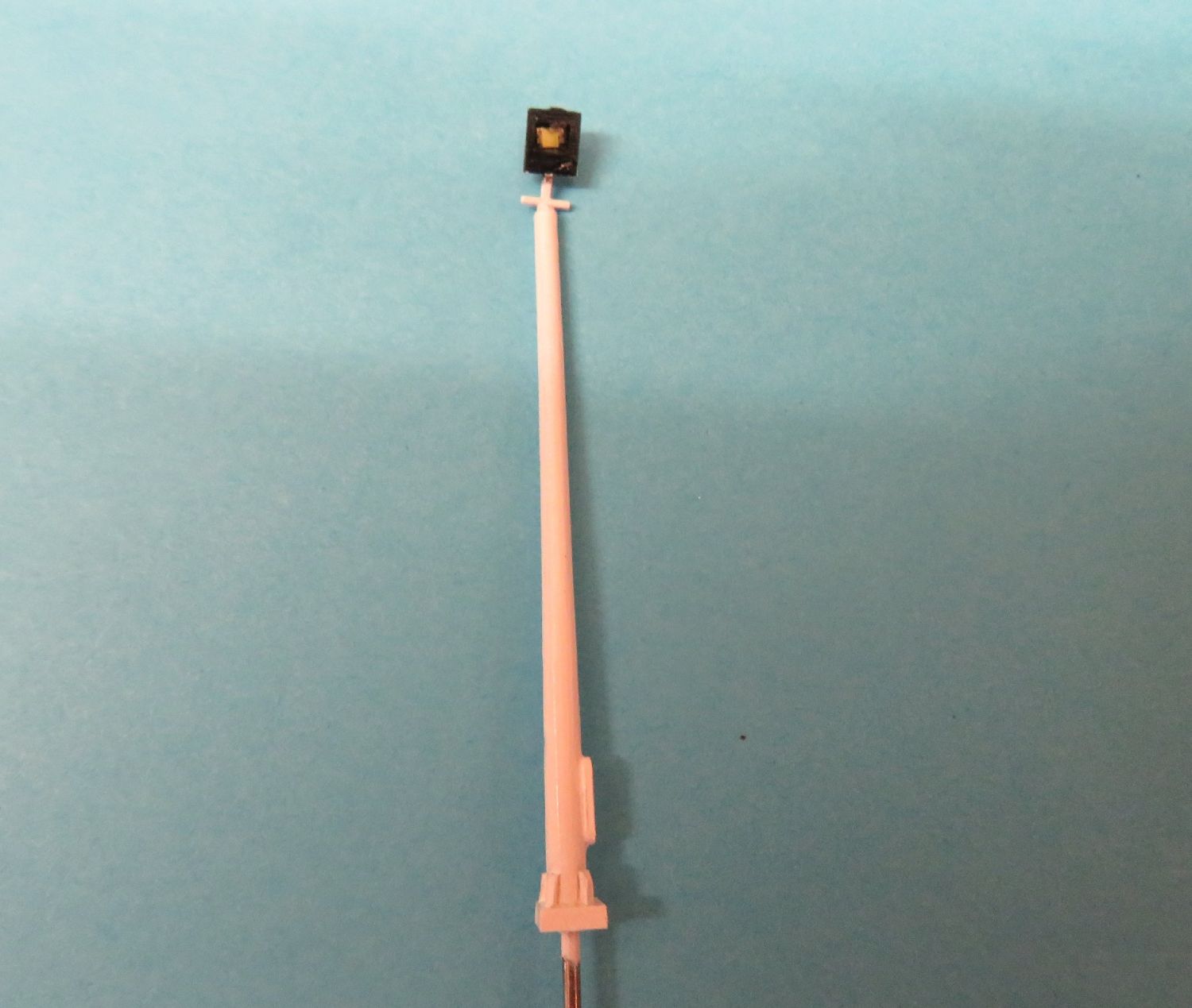 N Scale Single Yard Light - Item Code N1